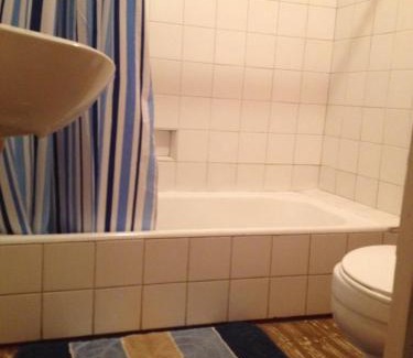 Rollington Town House | 15 minutes from Kingston airport