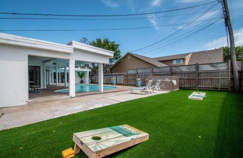 Bay Area House | Sail Away Your Coastal Pool Oasis
