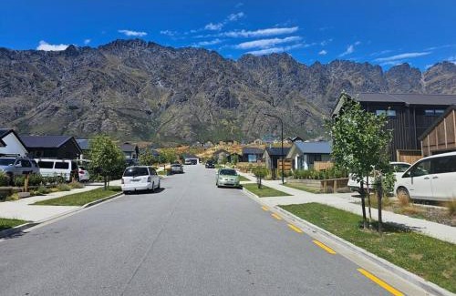 Kawarau Falls Apartment | Short Drive to Queenstown CBD - Cosy Guesthouse with Private Entrance and King Bed
