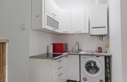 Simmering Apartment | Enkplatz U3 Getaway: Affordable 5-BR Shared Apartment