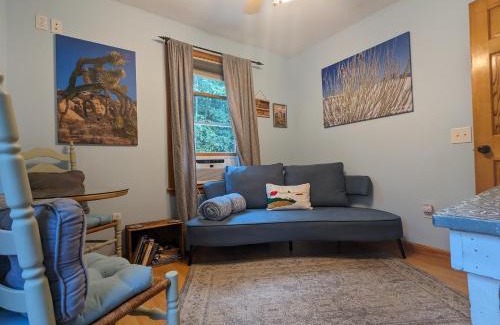 Surry House | Pond Memories - National Parks Suite - Paddling Included!