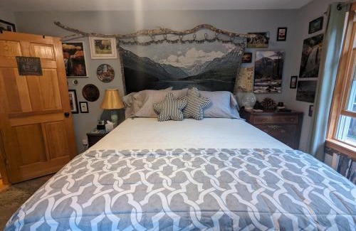 Surry House | Pond Memories - National Parks Suite - Paddling Included!