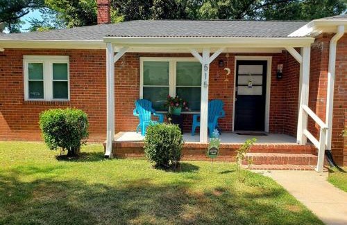 East Durham House | Cheerful 2 Bedrms-Walk2DowntownDUKE NCCU Location