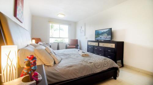 Granjas del Marques House | HostPal Villa Azulita Acapulco Diamante