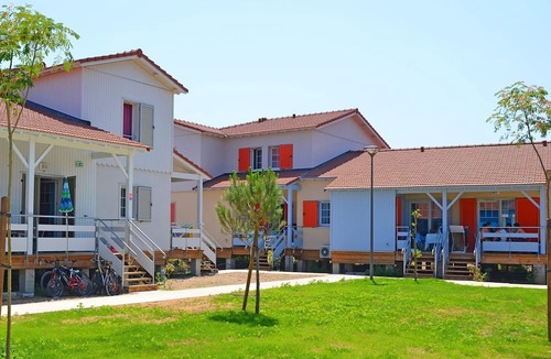 Marseillan House | Colourful Holiday Homes Near the Marseillan-plage Beach