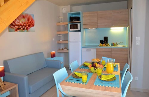 Marseillan House | Colourful Holiday Homes Near the Marseillan-plage Beach