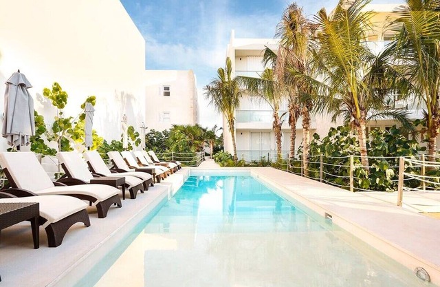 Comfortable 2BR, great amenities close to the sea!