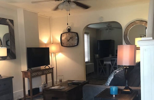 Quaint,furnished, 2 bedroom house, courtyard,1 block to Scenic Susquehanna River