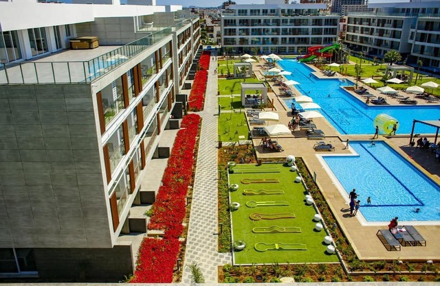 Modern and Comfortable Flat with Pool Near Beach