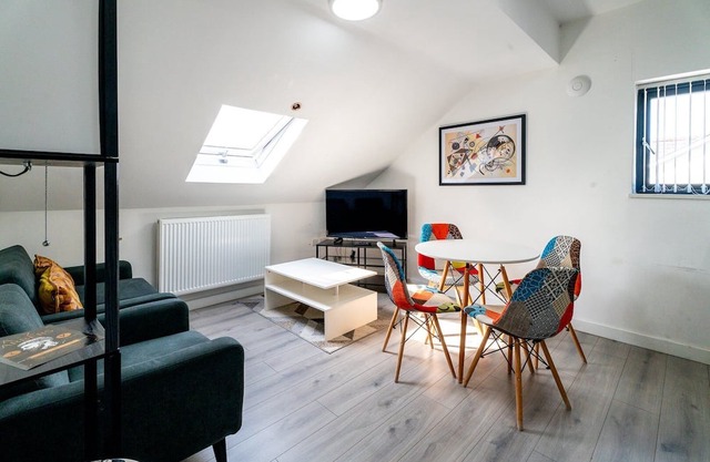 3 BR, close to City, Free Parking