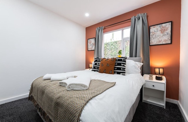 Cardiff City 2-Bed Gem: Sky TV, WiFi, Garden