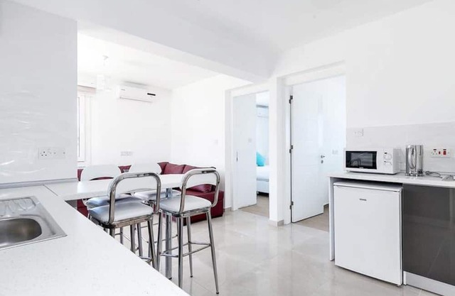 Flat w View, Pool, Balcony Near Beach in Kyrenia