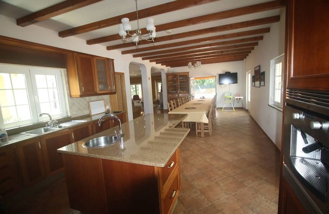 Villa Colibri heated pool, jacuzzi,cinema, air cond, games room,wifi,