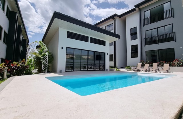 Loft conveniently located five minutes from airport