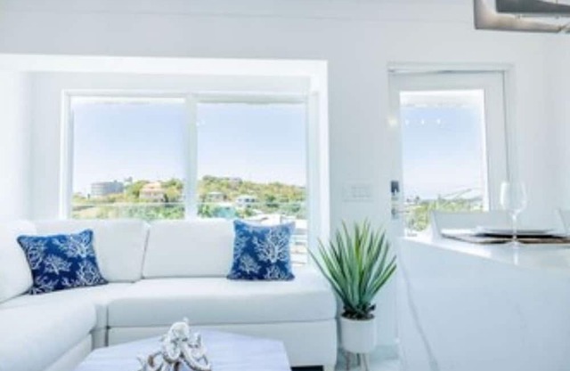 Luxurious Caribbean Suite - 1