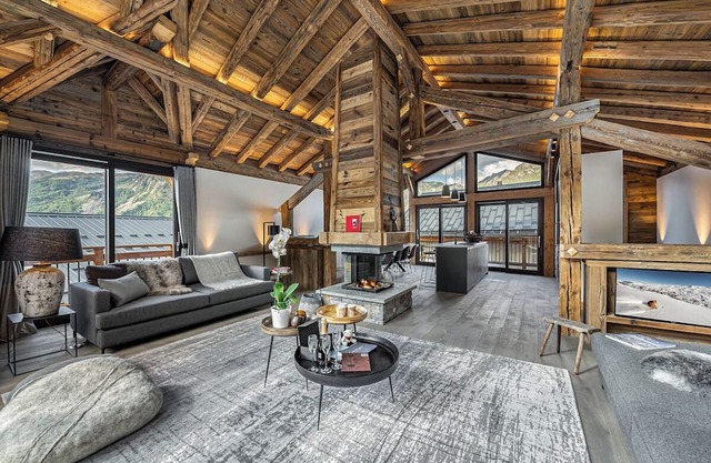 Chalet Grosjean - Five Bedroom Chalet, Sleeps 10