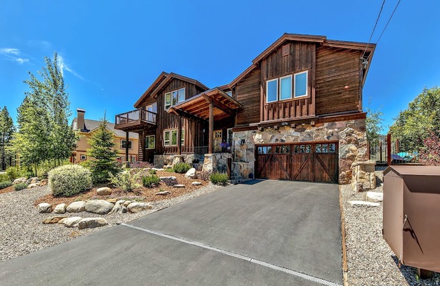 1376MD.4 Bedroom Mountain Contemporary Home Views, Quiet & Peaceful Retreat