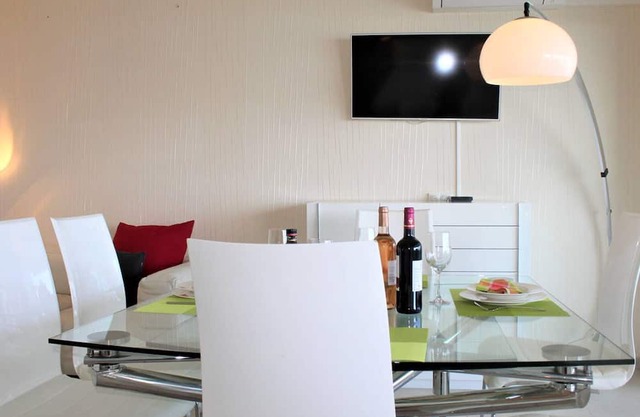 Apartment Villeneuve-Loubet, 2 bedrooms, 4 persons