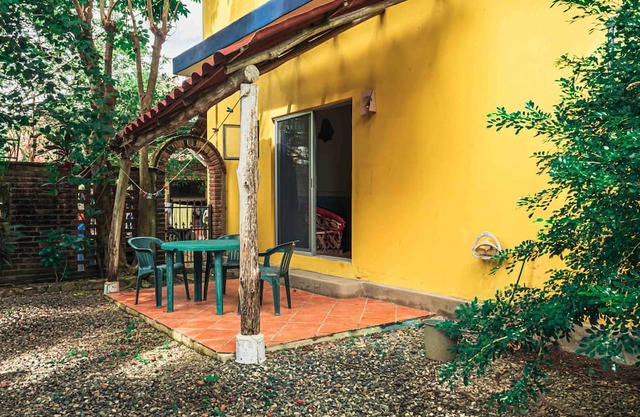 Jardines Tropicales - 3 blocks from the beach