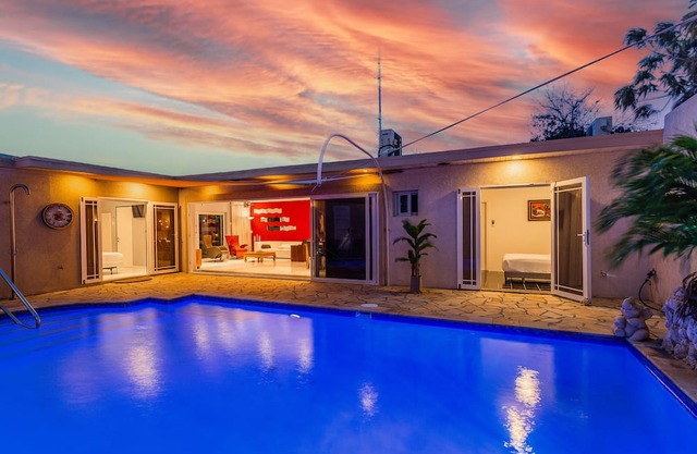 Large Villa w/Private Pool! Great Location + FREE Utilities