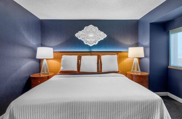 2 Connecting Suites at a 4.5⭐️ Hotel