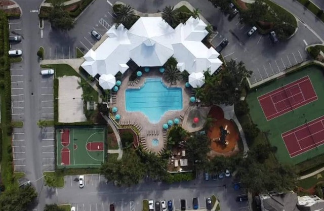 CasaComfort-king suite, 5 miles from Disney, heated pool/Jacuzzi in community