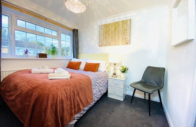 NEW Stylish Modern Home - >10 min from Reading Centre & Lakeside