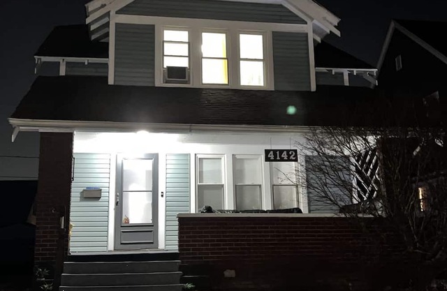 Comfy 3bedroom residential home w/indoor fireplace