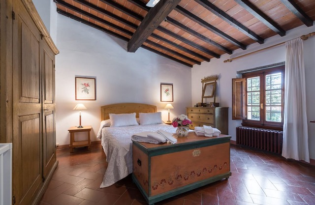 Wonderful Tuscan farmhouse with large spaces and panoramic views