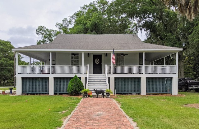 Historic "Cannon Ball" House Close to Cumberland ferry and historic down town.