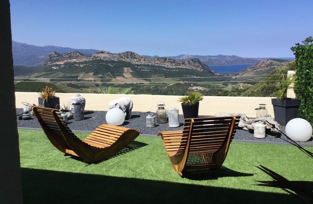 Beautiful apartment with view over the Bay of St Florent