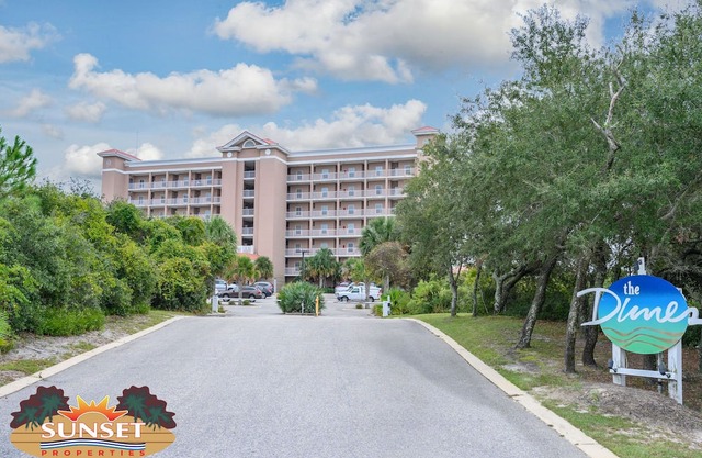 Easy to Book Condo with everything you need for a Beach Vacation! Free Wi-Fi!