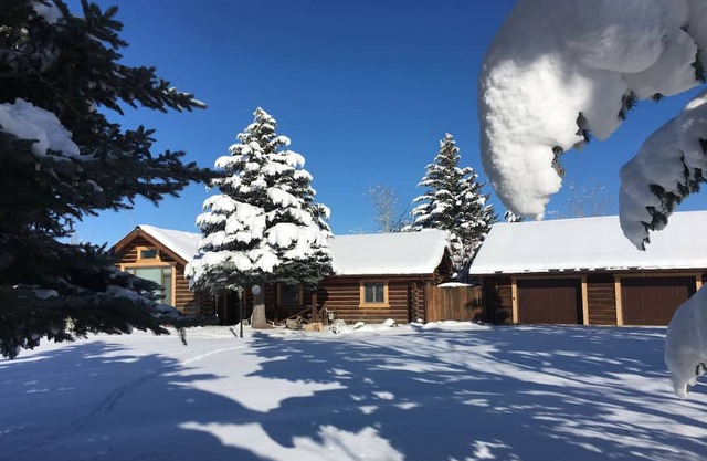 Breathtaking views of Red Lodge Mountain Grizzly Peak Cabin.