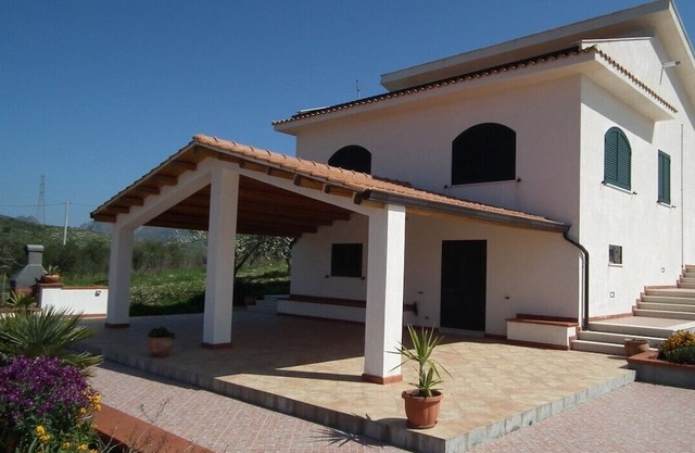 Mountain top villa with private pool and 360 degree views
