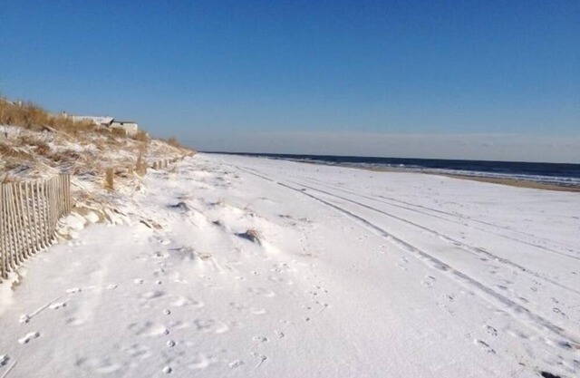 Ocean Front Directly On Beach Walk Out To The Sand