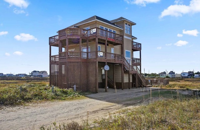 Semi-Oceanfront - Dog Friendly, Pool, Hot Tub, Game and Media Rooms