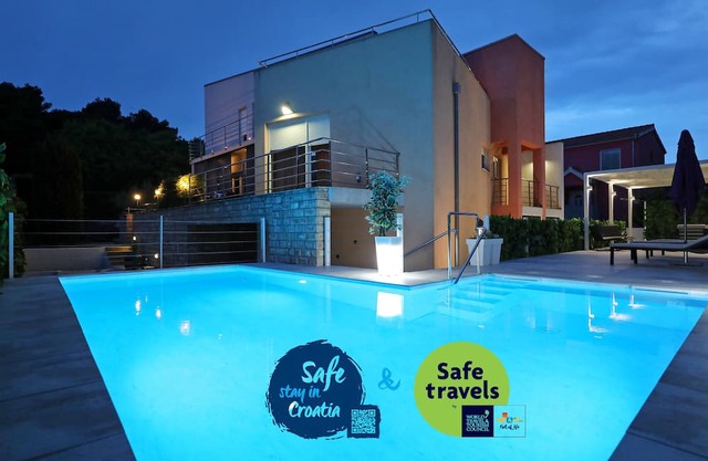 Stunning new Villa Amarena, Zadar center, 3 bedrooms, sandy beach, private pool