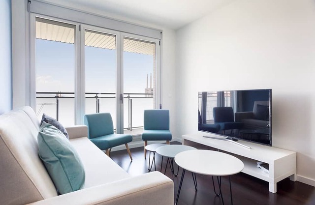 Olala Port Forum 3-Bedroom Apartment with Balcony