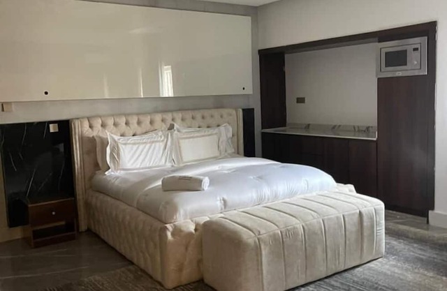 Sujimoto MacDonald 2 Bedroom Apartment