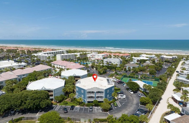 Seaside Haven: Stylish Condo, 3 Pools New Rental