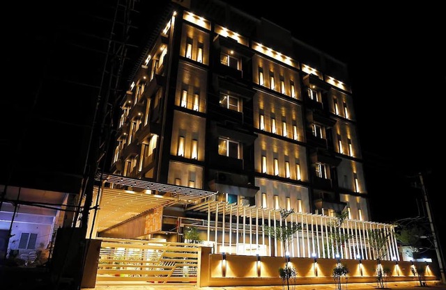 Hotel MS Pride - Prime Located