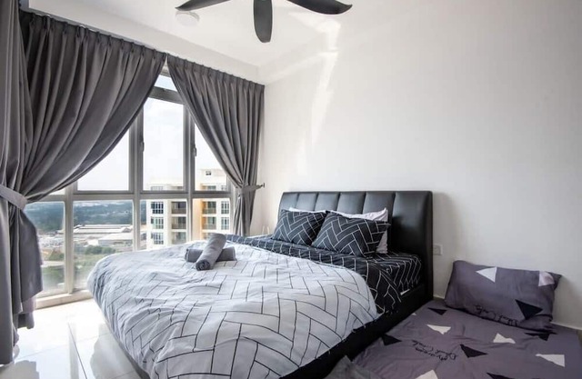 Comfy 3BR Apt @ KSL Daya Near Ikea Tebrau, Parking