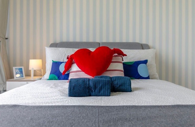 3BR D'pristine Suite Near Legoland, Stunning Views