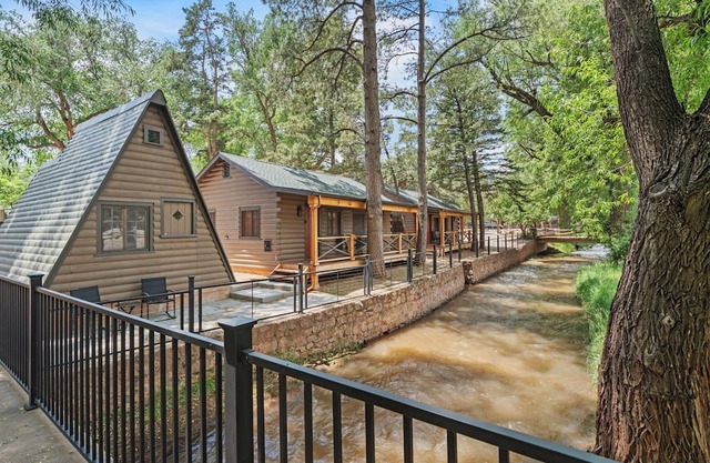 Timber Lodge Cabin 02