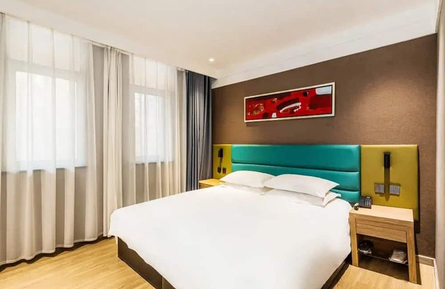 Wode Hotel Tengzhouhuochezhandian