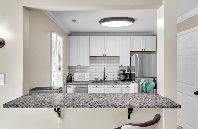 Duke Thornapple 2br At&t Fiber 2 Bedroom Apts by Quantum Suites