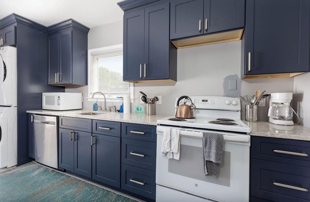 Pet-friendly 2-bedroom house in Lower Township with WiFi and AC