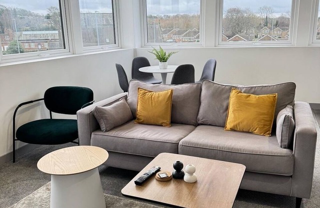 Business l Leisure l Contractors