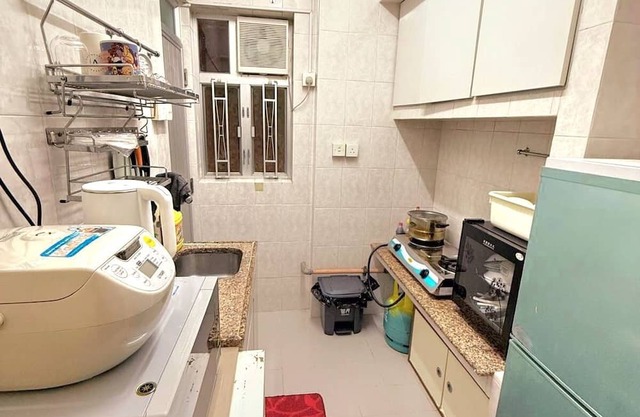 Spacious 3-bedroom apartment with living room, in awesome Kowloon tst