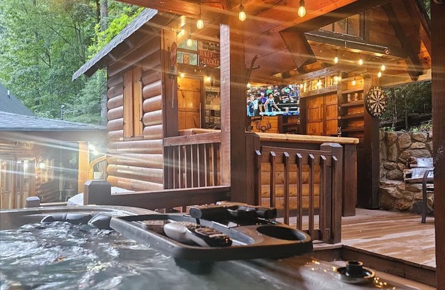 Creekside Cottage- Cozy 3-bedroom cabin in adorable Ellijay GA